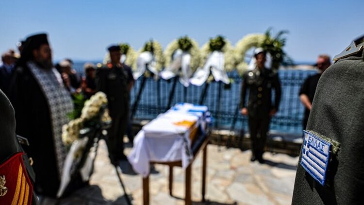 Επέστρεψαν στην πατρίδα οι ήρωες της ΕΛΔΥΚ – Κηδείες με τιμές για Χαραλαμπίδη και Κουτρούλη, 51 χρόνια μετά