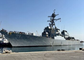 Ελλιμενίστηκε στη Λάρνακα το αμερικανικό καταδρομικό USS Arleigh Burke – Μήνυμα συνεργασίας με την Κύπρο