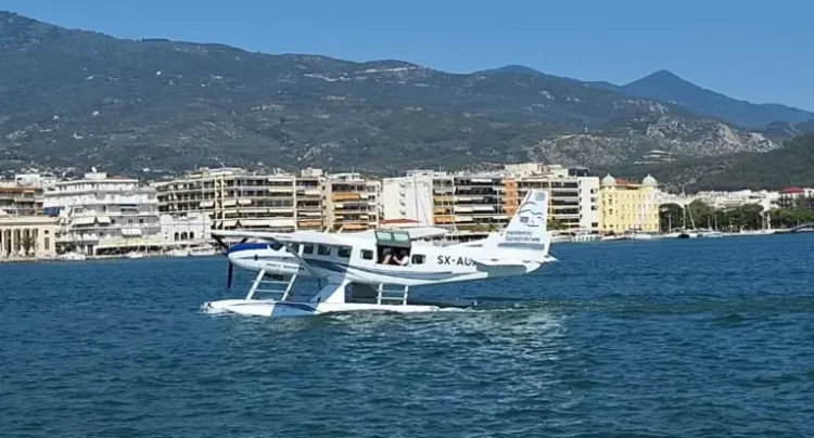 Προσθαλασσώθηκε στον Βόλο το πρώτο υδροπλάνο