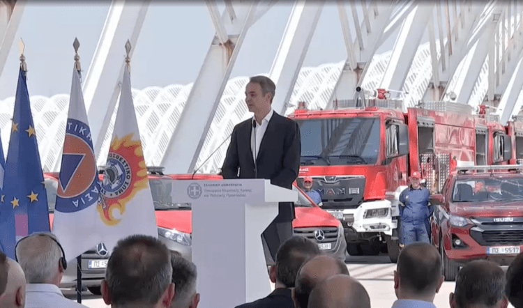 Μητσοτάκης: «Αντιπαρατάσσουμε τις ισχυρότερες δυνάμεις που είχαμε ποτέ» – 164 νέα οχήματα θωρακίζουν την Πυροσβεστική
