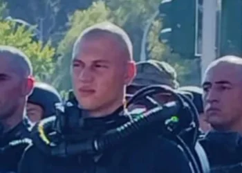 Οι γονείς του Αλέξανδρου Κετίκογλου καταγγέλλουν εν ψυχρώ δολοφονία του αξιωματικού:«Μαρτύρησε στην πισίνα με ατομικό καψόνι»