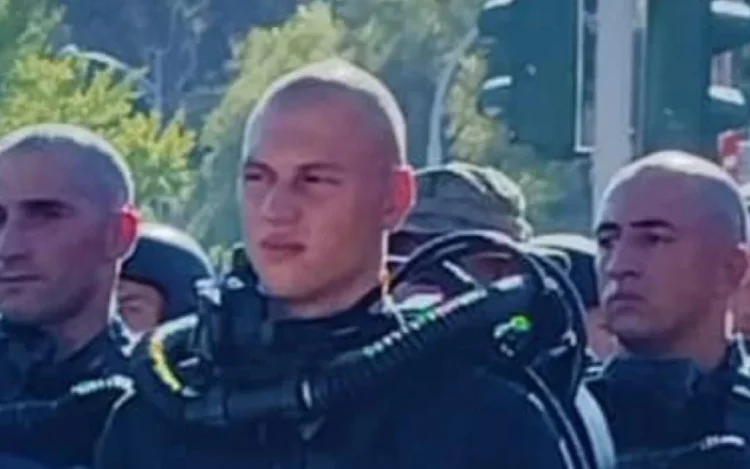 Οι γονείς του Αλέξανδρου Κετίκογλου καταγγέλλουν εν ψυχρώ δολοφονία του αξιωματικού:«Μαρτύρησε στην πισίνα με ατομικό καψόνι»