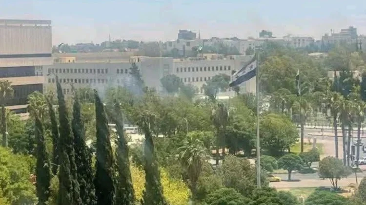 Ισραηλινό πλήγμα στο αρχηγείο του συριακού στρατού στη Δαμασκό – Προειδοποιητικό μήνυμα για τη δράση κατά των Δρούζων