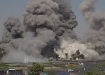 Φλέγεται η Δαμασκός – Ισραηλινό μπαράζ βομβαρδισμών στο Υπουργείο Άμυνας της Συρίας – Νεκροί και τραυματίες