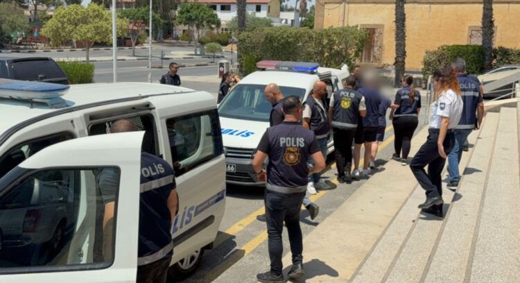 Πρόσφυγες οι Ελληνοκύπριοι που συνελήφθησαν στα Κατεχόμενα – Τέθηκαν υπό κράτηση