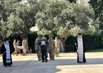 Επαναπατρισμός με Τιμές: Τα οστά 16 Ελλαδιτών Ηρώων του 1974 επέστρεψαν στην πατρίδα