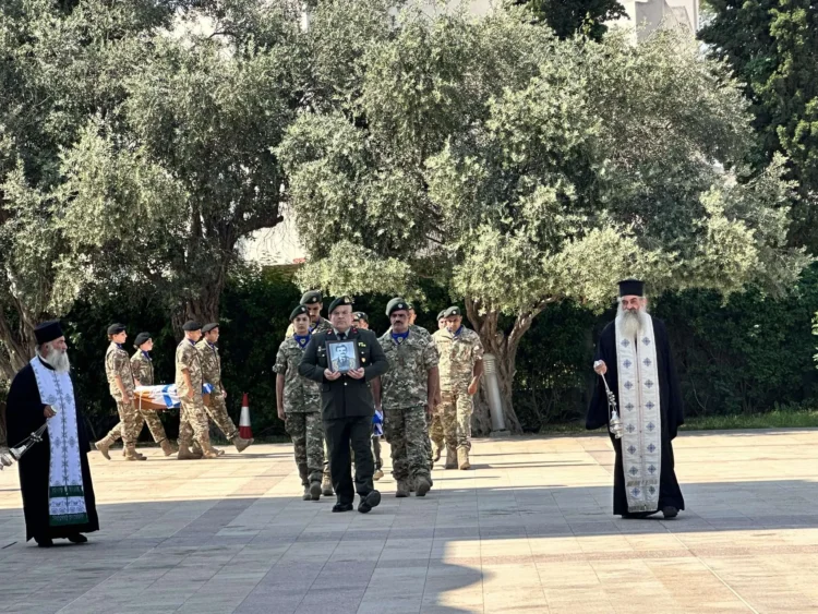 Επαναπατρισμός με Τιμές: Τα οστά 16 Ελλαδιτών Ηρώων του 1974 επέστρεψαν στην πατρίδα