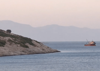 Μια ανάσα απο το Αγαθονήσι…Οι Τουρκικές Μηχανότρατες ,Καμιά  Ελληνική αντίδραση  ( video)