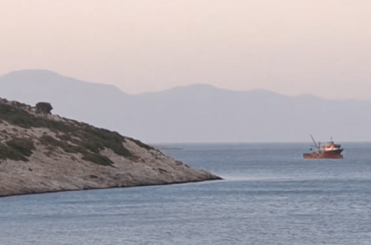 Μια ανάσα απο το Αγαθονήσι…Οι Τουρκικές Μηχανότρατες ,Καμιά  Ελληνική αντίδραση  ( video)