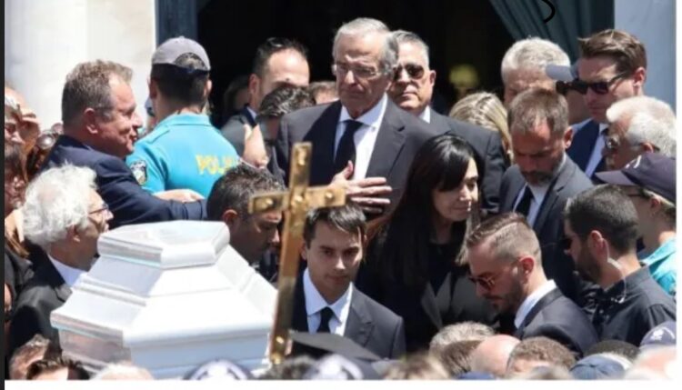 Λύγισε ο Σαμαράς :Eυχαριστώ τον Θεό που μας έδωσε αυτό το δώρο, έστω για 34 χρόνια μόνο