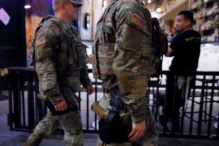 2.200 στρατιωτικοί της ειδικής δύναμης της Εθνοφρουράς των ΗΠΑ …Περιπολούν Οπλισμένοι  στην Ουάσιγκτον