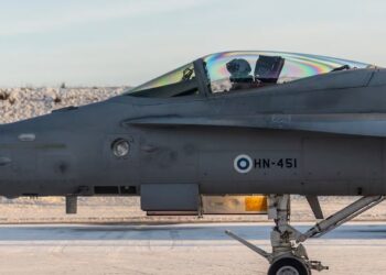 Φινλανδία: Αφαιρεί τις σβάστικες από τις σημαίες της Πολεμικής Αεροπορίας για να αποφύγει τη διεθνή αμηχανία