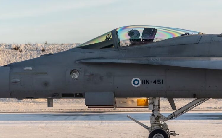 Φινλανδία: Αφαιρεί τις σβάστικες από τις σημαίες της Πολεμικής Αεροπορίας για να αποφύγει τη διεθνή αμηχανία