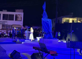 Τελέστηκαν τα εγκαίνια του μνημείου για τον Τάσο Ισαάκ και τον Σολωμό Σολωμού,