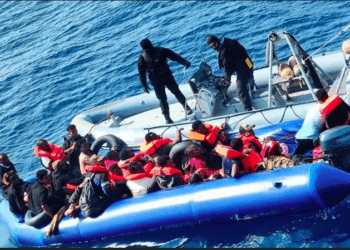 Ακόμη 17 λαθρομετανάστες εντοπίστηκαν … 30 ναυτικά μίλια νοτιοανατολικά της Κρήτης.