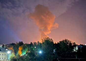 Ουκρανία: Νυχτερινή επίθεση με drones σε ρωσικό διυλιστήριο – Εκρήξεις και φωτιά στην περιφέρεια του Σαράτοφ