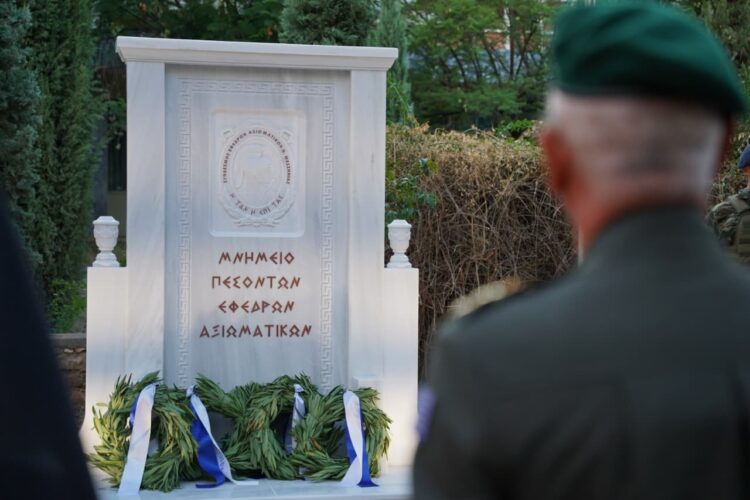 Παρουσία του Α/ ΓΕΕΘΑ, Στρατηγού Δημήτριου Χούπη στην Καλαμάτα … H τελετή των αποκαλυπτηρίων του Μνημείου Πεσόντων Εφέδρων Αξιωματικών