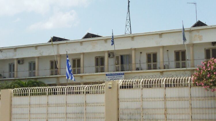 Έφοδος της ΕΛ.ΑΣ. στις φυλακές Κορυδαλλού – Κατασχέθηκαν όπλα και ναρκωτικά