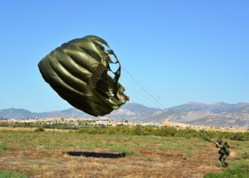 Ερώτηση στη Βουλή για την παραίτηση του Διοικητή της Σχολής Αλεξιπτωτιστών μετά από καταγγελίες για πολιτικές παρεμβάσεις