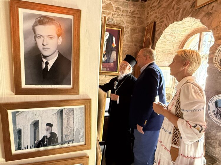 Με τον Οικουμενικό Πατριάρχη Βαρθολομαίο συναντήθηκε το Σάββατο, στην Ίμβρο ο Κώστας Καραμανλής