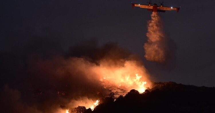 Οι Αρχές προχώρησαν  στη σύλληψη δύο ατόμων για τη φωτιά της Κερατέας