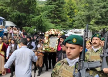 Δεκαπενταύγουστος στην Παναγία Σουμελά: Χιλιάδες πιστοί σε κλίμα κατάνυξης και τιμής στον Ποντιακό Ελληνισμό