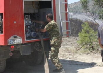 Στις φλόγες η Δυτική Ελλάδα – Οι Ένοπλες Δυνάμεις ανοίγουν στρατόπεδα για τη φιλοξενία πυρόπληκτων