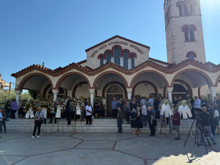 Αποχαιρέτησαν τον Απόστολο Βεσυρόπουλο στην Αλεξάνδρεια Ημαθίας – Παρών ο πολιτικός κόσμος