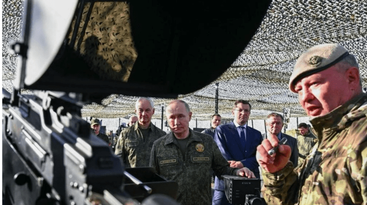 Ο Πούτιν βγήκε παγανιά “ετοιμοπόλεμος” στο Νίζνι Νόβγκοροντ (video)