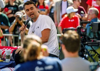 Νεκρός από πυροβολισμό ο  Τσάρλι Κερκ…Επικράτησε σύγχυση & στο FBI (video)