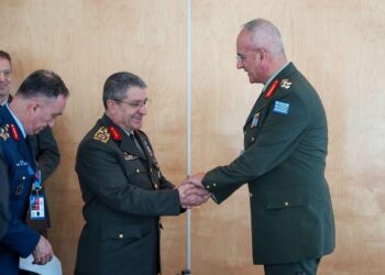 Συνάντηση του Α/ΓΕΕΘΑ με τον Τούρκο  Αρχηγό Seltcuk Bayraktaroglu….Δεν ανακοινώθηκε τι είπανε