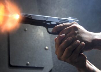 Έπεσαν πυροβολισμοί τα μεσάνυχτα στο Παγκράτι …Ένας τραυματίας