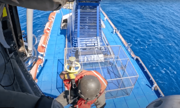 Super Puma της Πολεμικής Αεροπορίας σε αποστολή διάσωσης από κρουαζιερόπλοιο ανοιχτά της Ρόδου