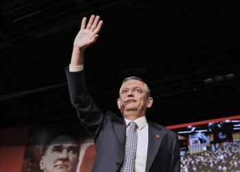 Τουρκία: Καθαιρέθηκε o επικεφαλής του CHP – Βολές κατά κυβέρνησης και εσωκομματικές εντάσεις