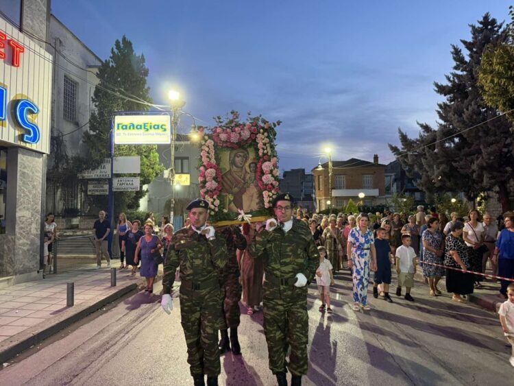 Περιφορά της Ιεράς Εικόνας  του Γενεσίου της Θεοτόκου…Στον Τύρναβο απο τους Εφέδρους Αξιωματικούς