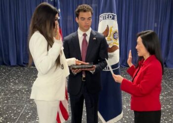 Η Κίμπερλι Γκίλφοϊλ:, ορκίστηκε  νέα πρέσβης των ΗΠΑ στην Αθήνα.