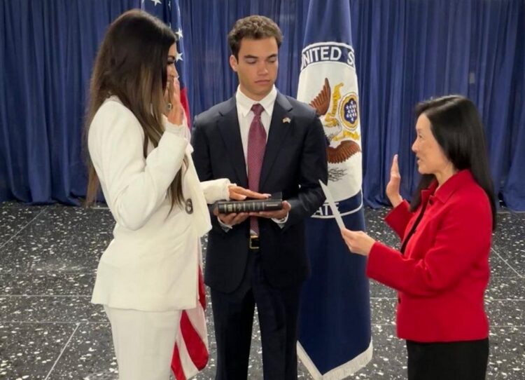 Η Κίμπερλι Γκίλφοϊλ:, ορκίστηκε νέα πρέσβης των ΗΠΑ στην Αθήνα.