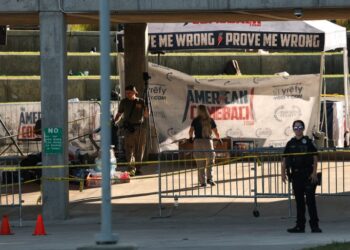 Δολοφονία Τσάρλι Κερκ: Στη δημοσιότητα φωτογραφίες υπόπτου – Τι ήταν χαραγμένο στις σφαίρες