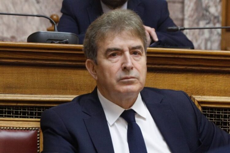 Χρυσοχοΐδης: Μάχιμοι αστυνομικοί θα εγκατασταθούν μέσα στους καταυλισμούς Ρομά – Μηδενική ανοχή στην εγκληματικότητα