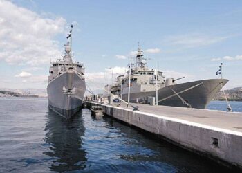 Συνελήφθησαν δύο Ρουμάνοι για κατασκοπεία στη Σαλαμίνα – Φωτογράφιζαν το ναυτικό οχυρό