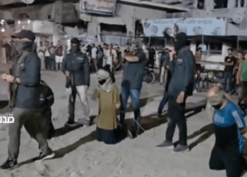 Εκτέλεση απο τη Χαμάς 3 Παλαιστινίων στη μέση του δρόμου (video)