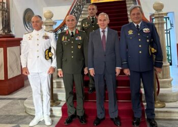 O ΥΦΕΘΑ Δαβάκης, πραγματοποίησε επισκέψεις στο  Γ’ΣΣ, στη ΣΣΑΣ  και στο  424 ΓΝΣΕ.