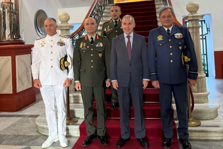 O ΥΦΕΘΑ Δαβάκης, πραγματοποίησε επισκέψεις στο  Γ’ΣΣ, στη ΣΣΑΣ  και στο  424 ΓΝΣΕ.