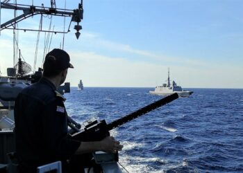 Με τα RADAR  ανοιχτά το ελληνικό Πολεμικό Ναυτικό παραμένει στο ερευνητικό Πίρι Ρέις