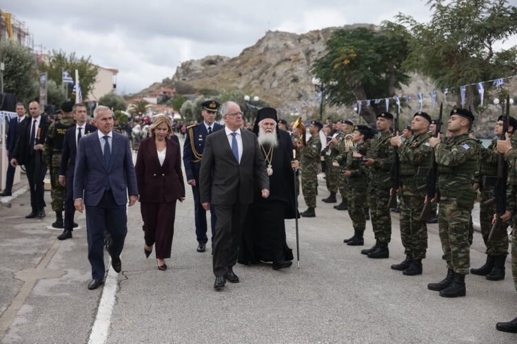 Εντυπωσιακή στρατιωτική παρέλαση για τον …Εορτασμό της 113ης επετείου από την απελευθέρωση του νησιού της Λήμνου (video_