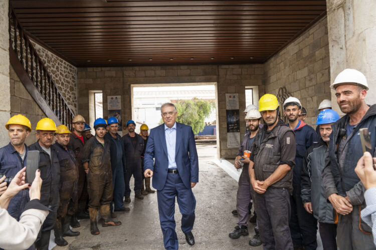 Τα Ναυπηγεία της ΟΝΕΧ στη Σύρο επισκέφθηκε ο Υπουργός Ανάπτυξης κ. Τάκης Θεοδωρικάκος