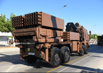 Παρουσιάστηκε & Εντυπωσίασε ο πολλαπλός εκτοξευτής πυραύλων “Tamnava” στην Παρέλαση της Ε.Φ (video)