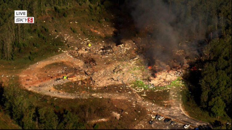 Φονική έκρηξη σε εργοστάσιο πυρομαχικών στο Τενεσί – Ισοπεδώθηκε το μέρος, πολλοί νεκροί και αγνοούμενοι
