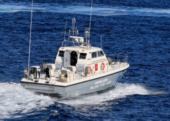 Καταδίωξη ταχυπλόου σκάφους που μετέφερε λαθρομετανάστες σημειώθηκε νωρίς το πρωί στο Φαρμακονήσι
