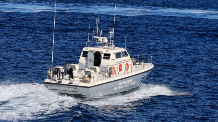 Καταδίωξη ταχυπλόου σκάφους που μετέφερε λαθρομετανάστες σημειώθηκε νωρίς το πρωί στο Φαρμακονήσι